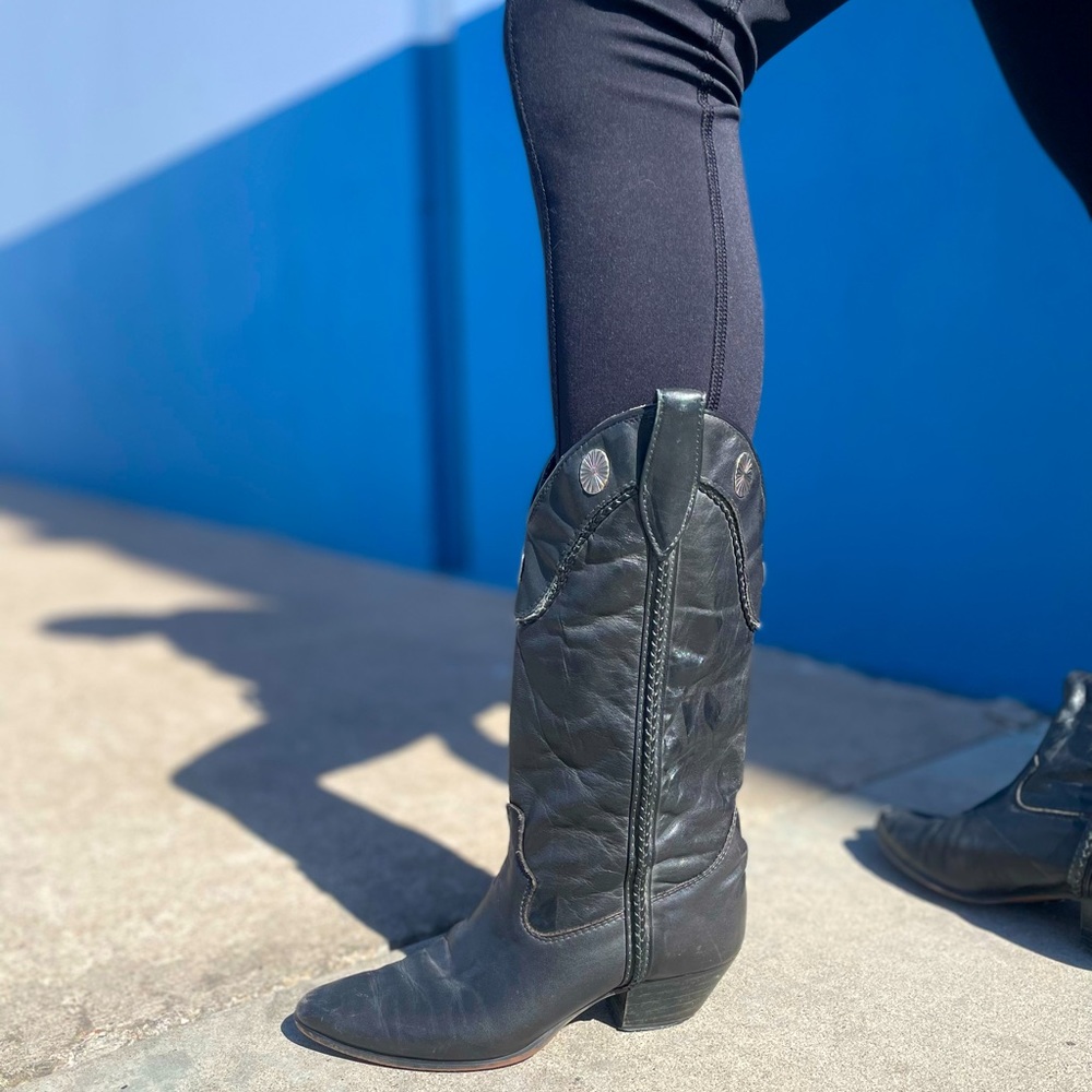 Laredo genuine leather boots W size 6. Super cute!